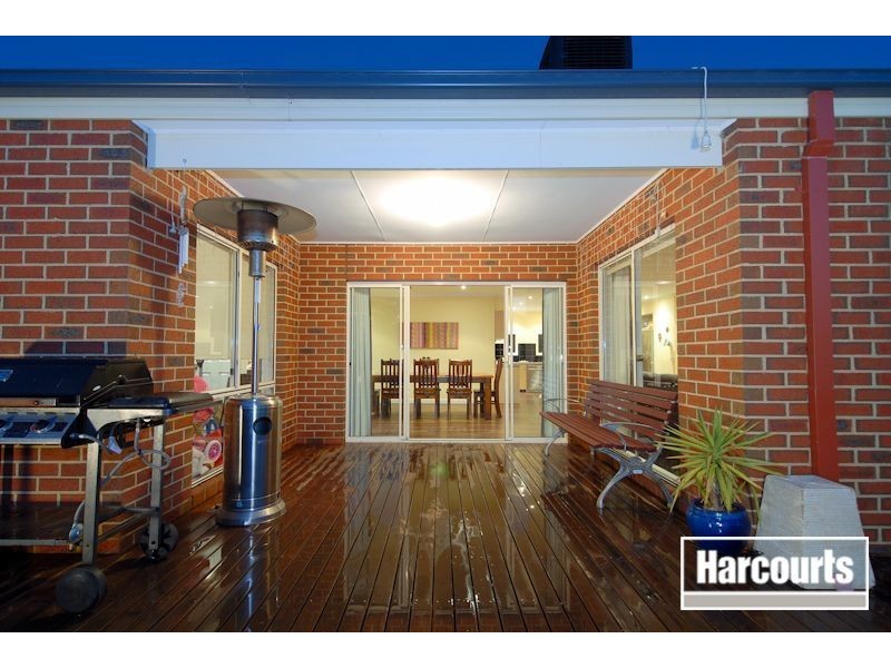 50 Sussex Avenue, Cranbourne North VIC 3977