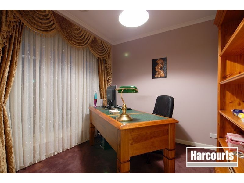 50 Sussex Avenue, Cranbourne North VIC 3977