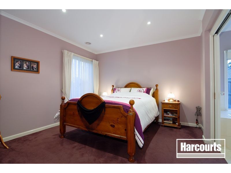 50 Sussex Avenue, Cranbourne North VIC 3977