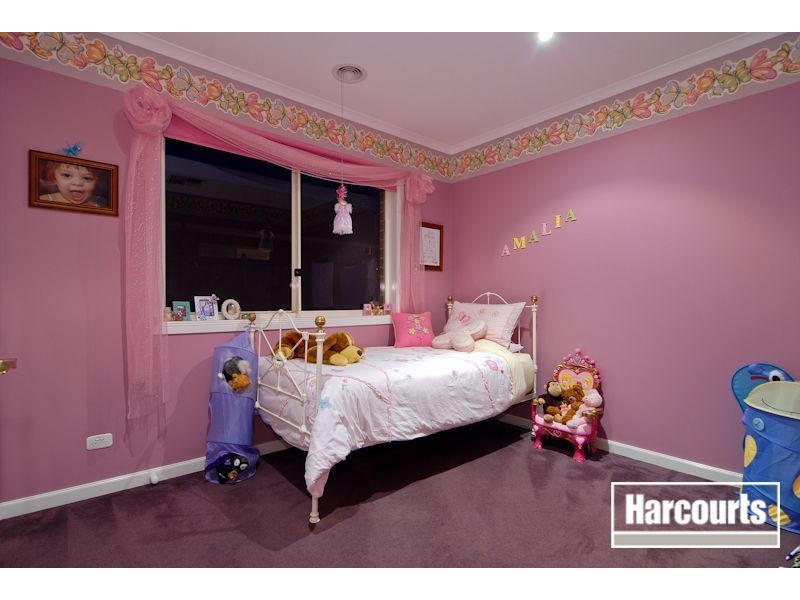 50 Sussex Avenue, Cranbourne North VIC 3977