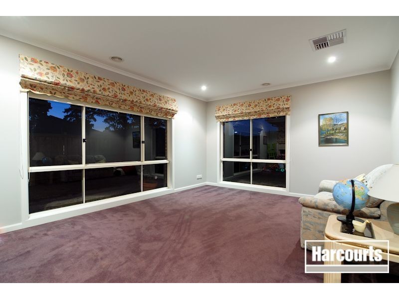 50 Sussex Avenue, Cranbourne North VIC 3977