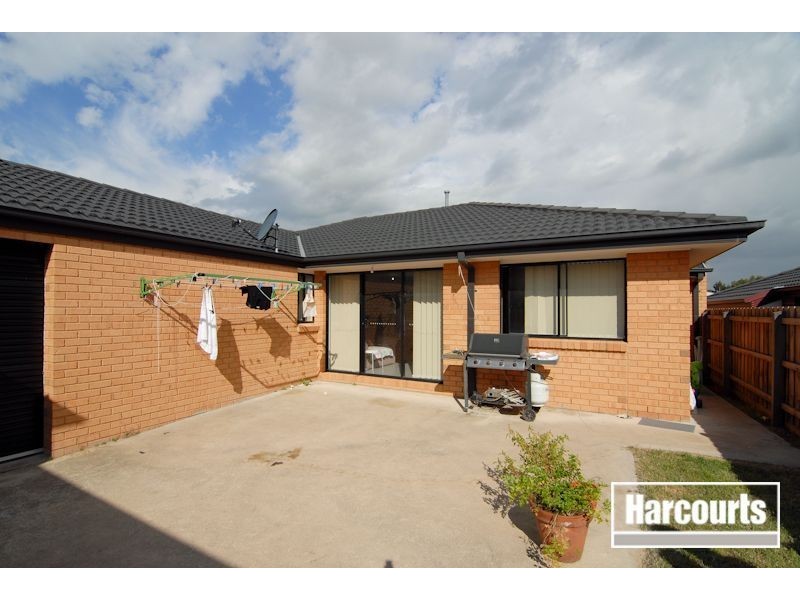 41 Oakgrove Drive, Narre Warren South VIC 3805