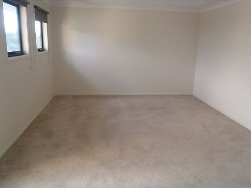 14 Whitegum Way, Cranbourne North VIC 3977