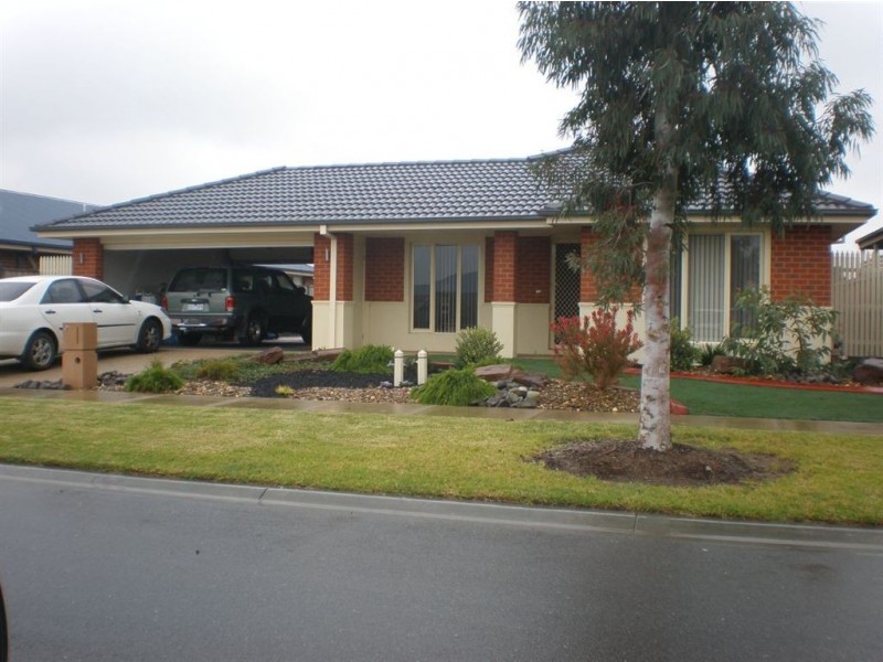 9 Ben Hall Street, Cranbourne East VIC 3977