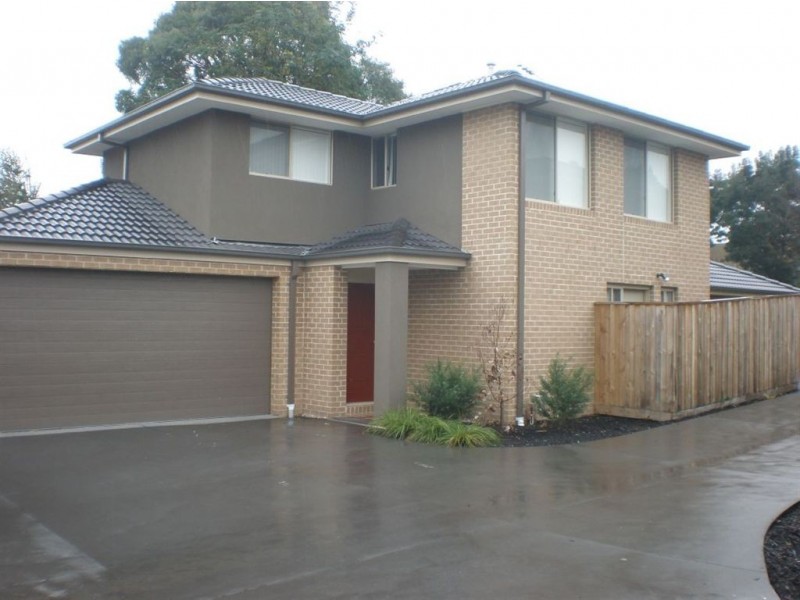 2/55-57 Strathavan Drive, Berwick VIC 3806