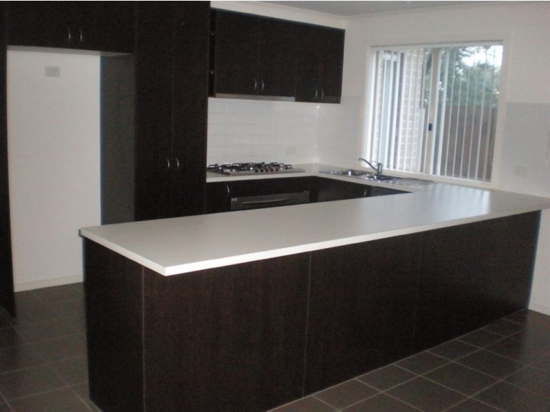 2/55-57 Strathavan Drive, Berwick VIC 3806