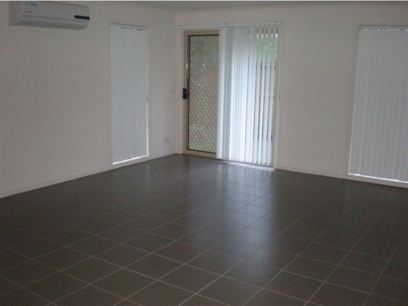 2/55-57 Strathavan Drive, Berwick VIC 3806