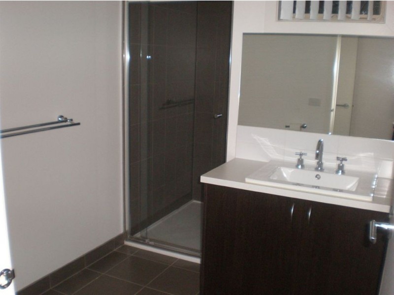 2/55-57 Strathavan Drive, Berwick VIC 3806