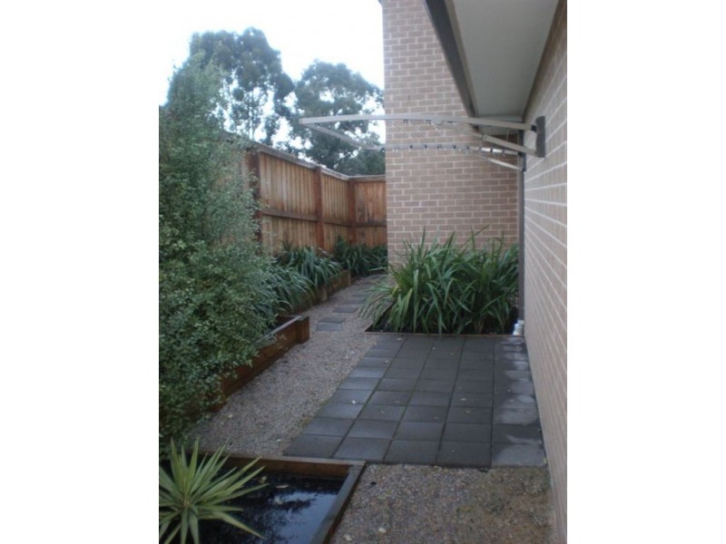 2/55-57 Strathavan Drive, Berwick VIC 3806