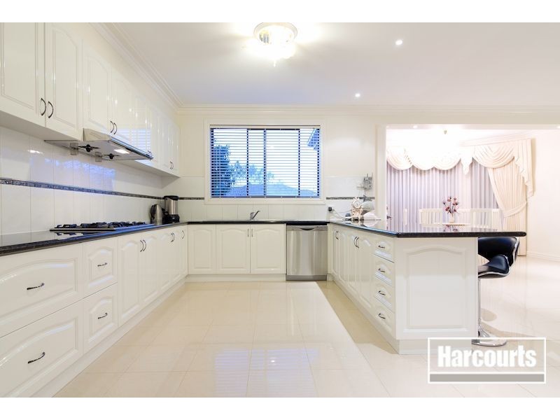 32 Grenfell Rise, Narre Warren South VIC 3805