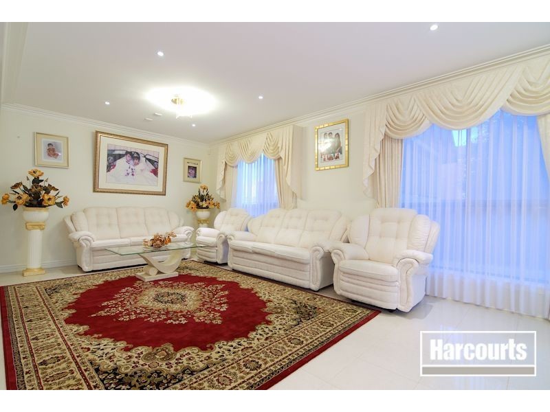 32 Grenfell Rise, Narre Warren South VIC 3805