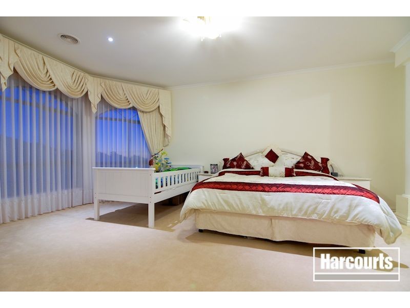 32 Grenfell Rise, Narre Warren South VIC 3805