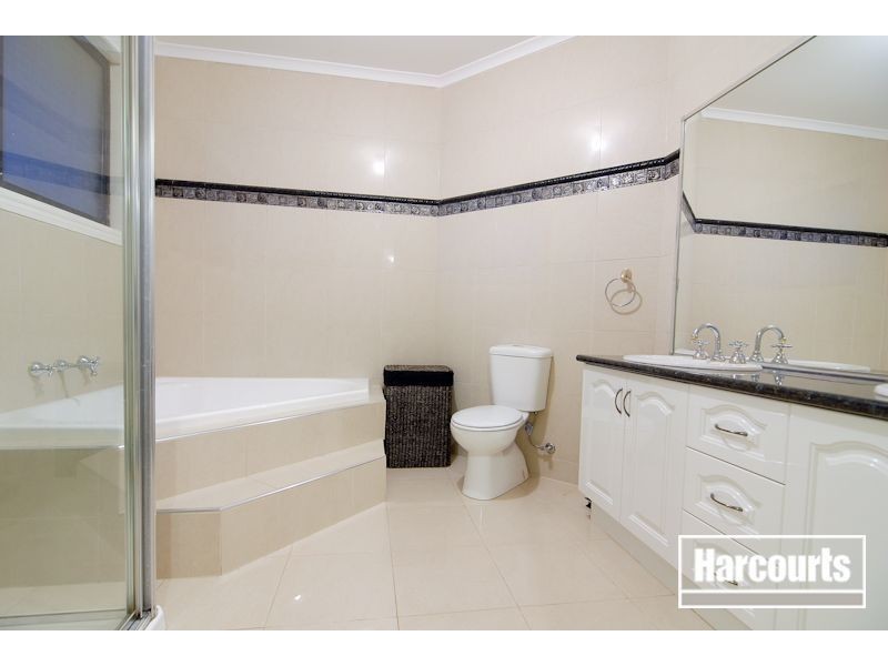 32 Grenfell Rise, Narre Warren South VIC 3805