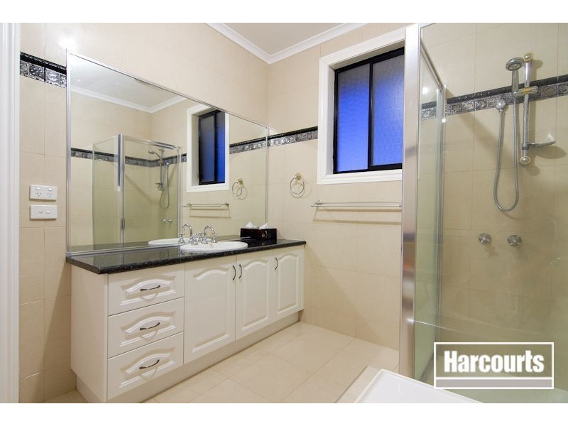 32 Grenfell Rise, Narre Warren South VIC 3805