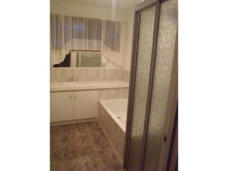 11 Heather Court, Hampton Park VIC 3976