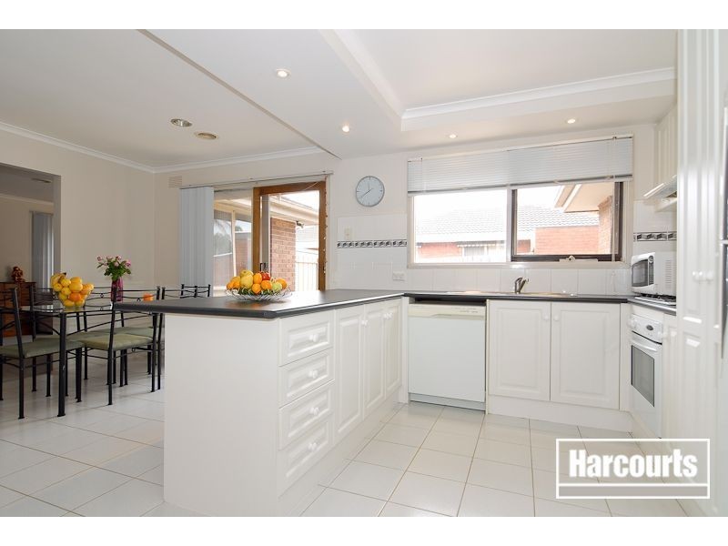 12 Ravensthorpe Crescent, Narre Warren VIC 3805