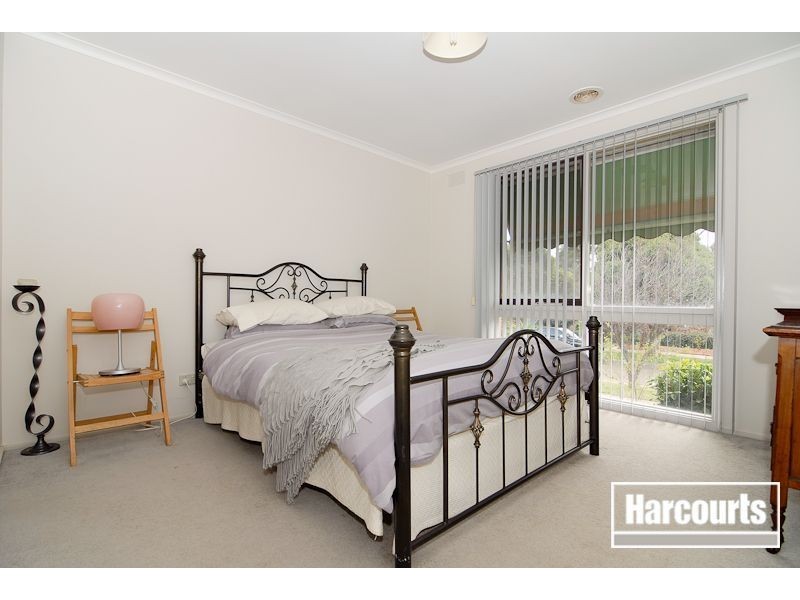 12 Ravensthorpe Crescent, Narre Warren VIC 3805