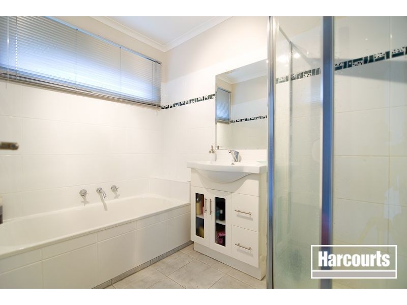 12 Ravensthorpe Crescent, Narre Warren VIC 3805