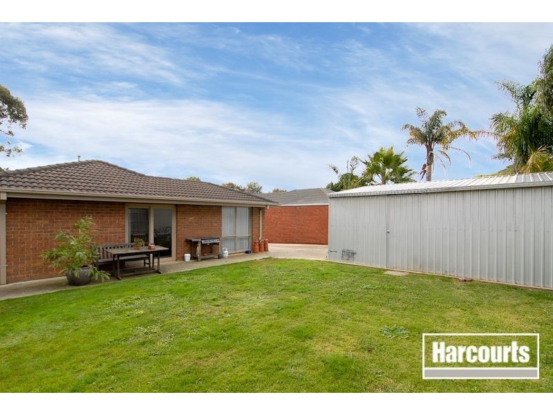 12 Ravensthorpe Crescent, Narre Warren VIC 3805