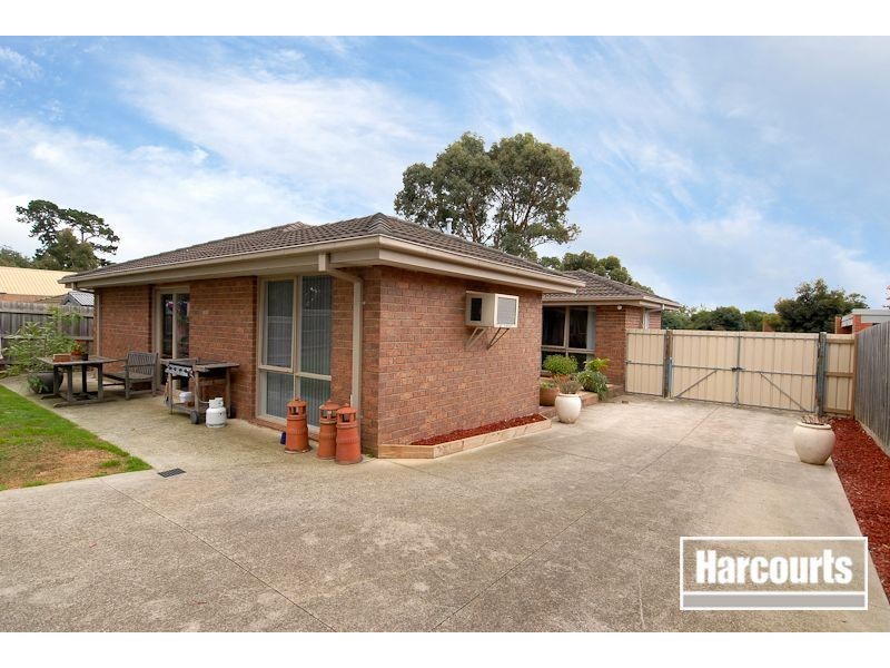 12 Ravensthorpe Crescent, Narre Warren VIC 3805