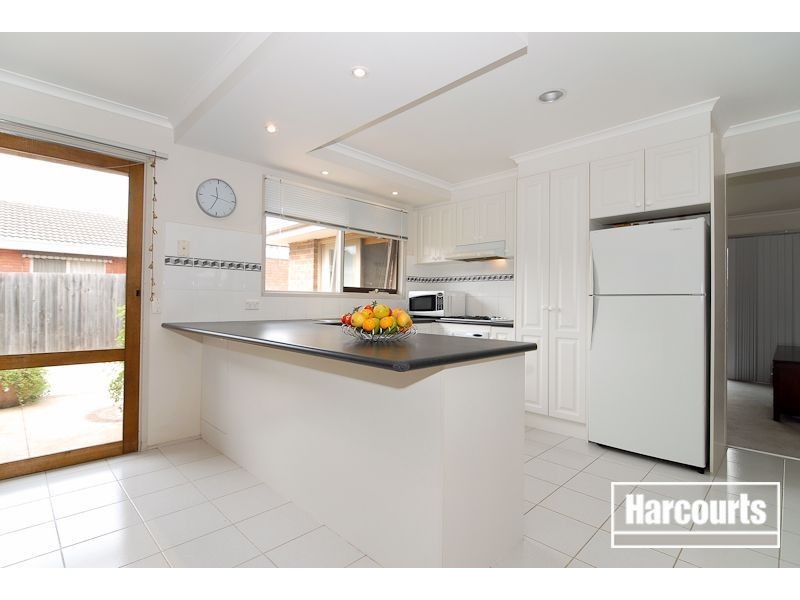 12 Ravensthorpe Crescent, Narre Warren VIC 3805