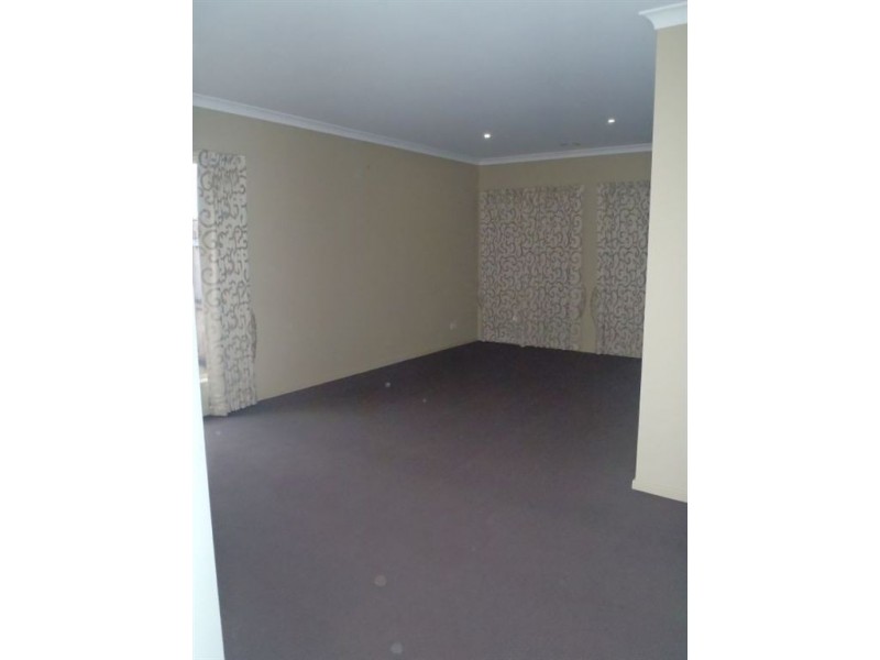 7 Bunbury Avenue, Narre Warren VIC 3805