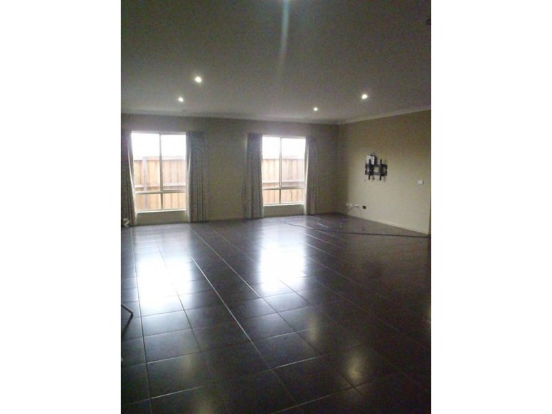 7 Bunbury Avenue, Narre Warren VIC 3805