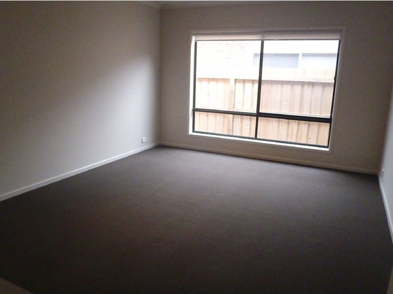 16 Paradise Way, Skye VIC 3977