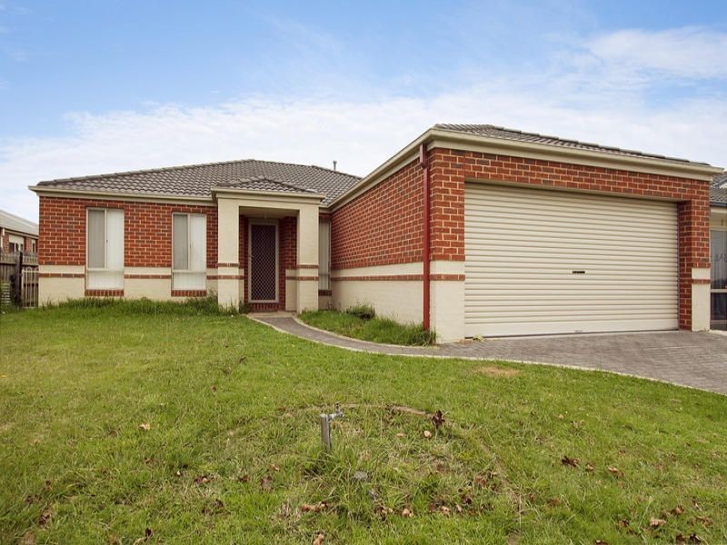 13 Grice Quadrant, Pakenham VIC 3810