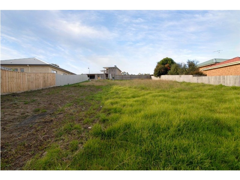 41 Bushlark Court, Berwick VIC 3806