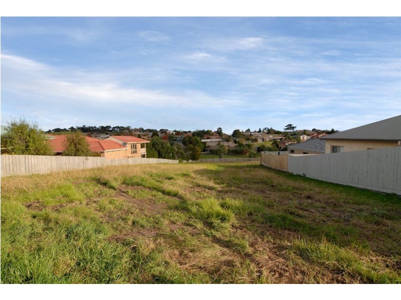 41 Bushlark Court, Berwick VIC 3806