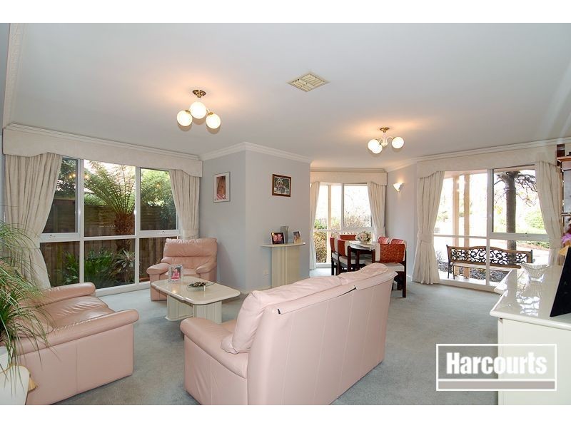 38 Crystal Brook Court, Narre Warren South VIC 3805