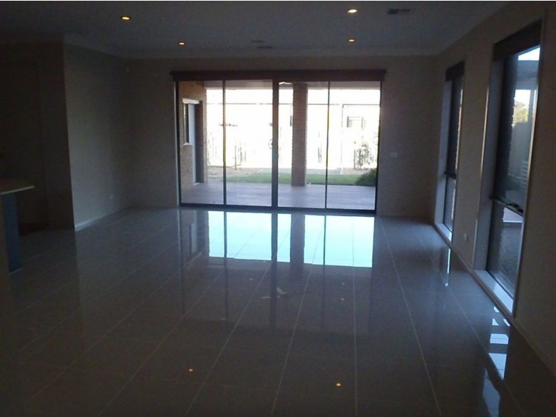 20 Kindred Drive, Cranbourne North VIC 3977