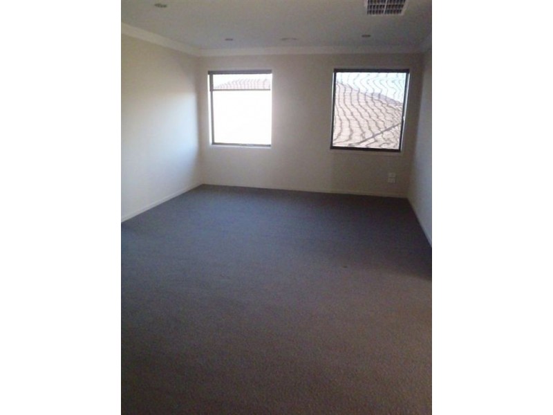 20 Kindred Drive, Cranbourne North VIC 3977