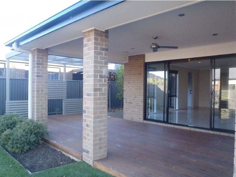 20 Kindred Drive, Cranbourne North VIC 3977