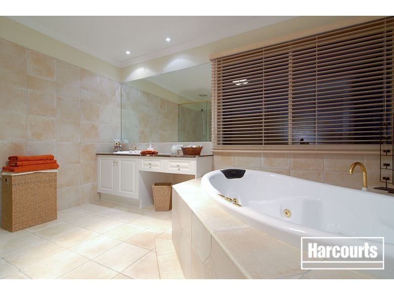 9 Toptani Drive, Narre Warren South VIC 3805