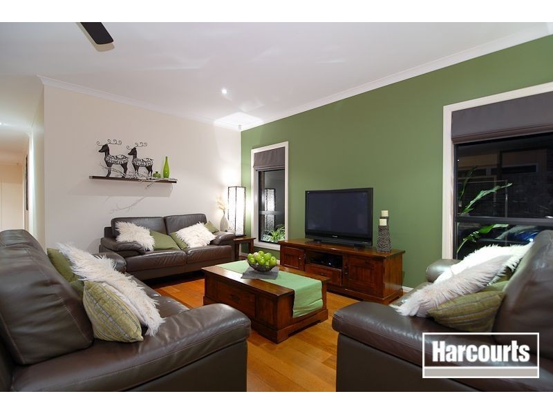 4 Middlesex Court, Cranbourne North VIC 3977