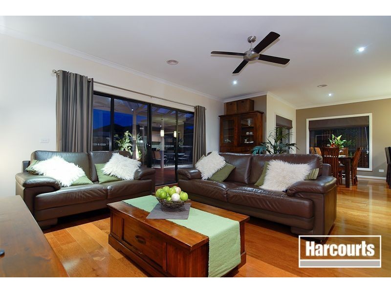 4 Middlesex Court, Cranbourne North VIC 3977