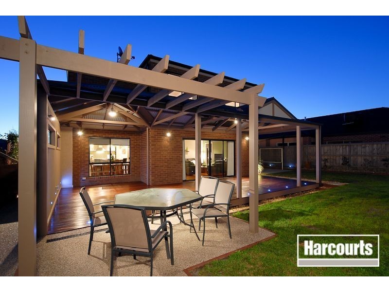 4 Middlesex Court, Cranbourne North VIC 3977
