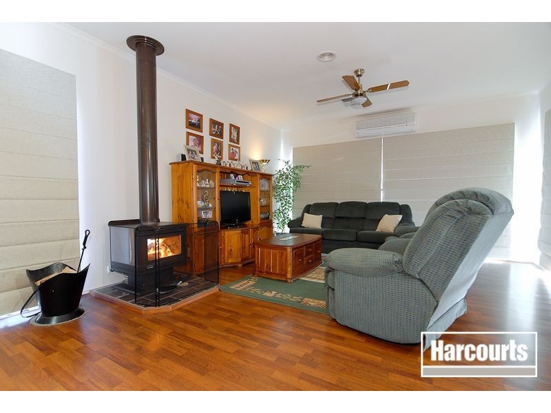 4 Clapton Court, Cranbourne East VIC 3977