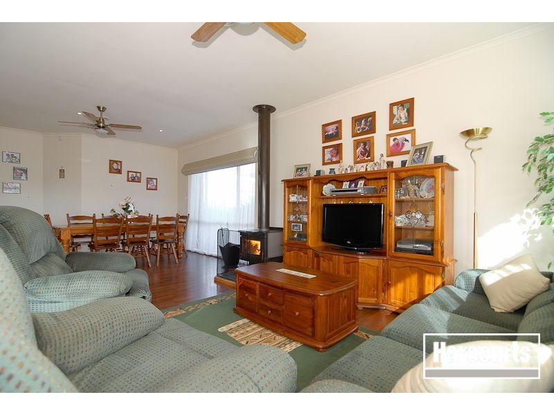 4 Clapton Court, Cranbourne East VIC 3977