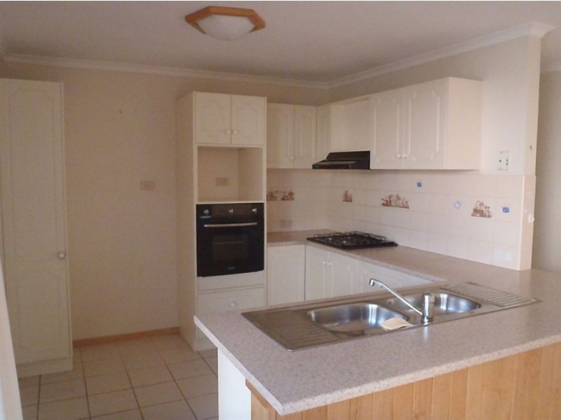 16 Strathaird Drive, Narre Warren South VIC 3805