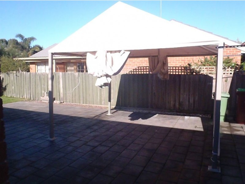 16 Strathaird Drive, Narre Warren South VIC 3805