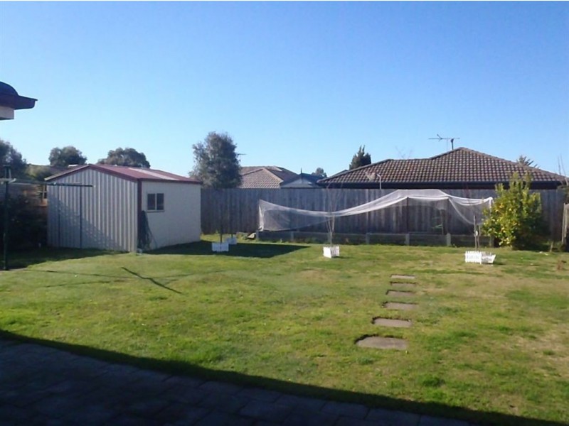 16 Strathaird Drive, Narre Warren South VIC 3805