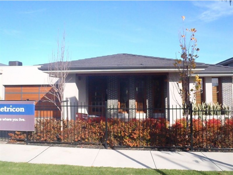 7 Nature Circuit, Cranbourne North VIC 3977