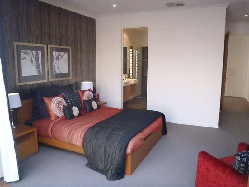 7 Nature Circuit, Cranbourne North VIC 3977