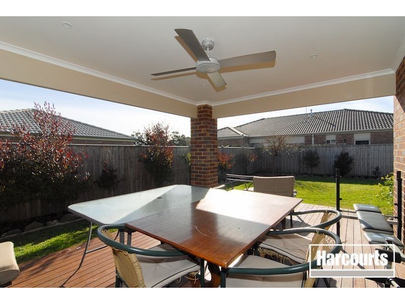 40 Von Nida Drive, Cranbourne North VIC 3977