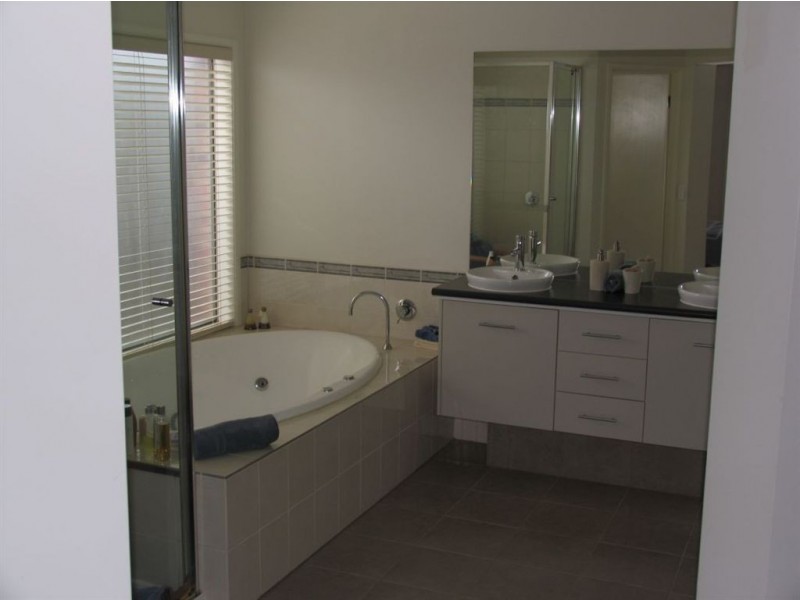 19 Trevino Way, Cranbourne North VIC 3977