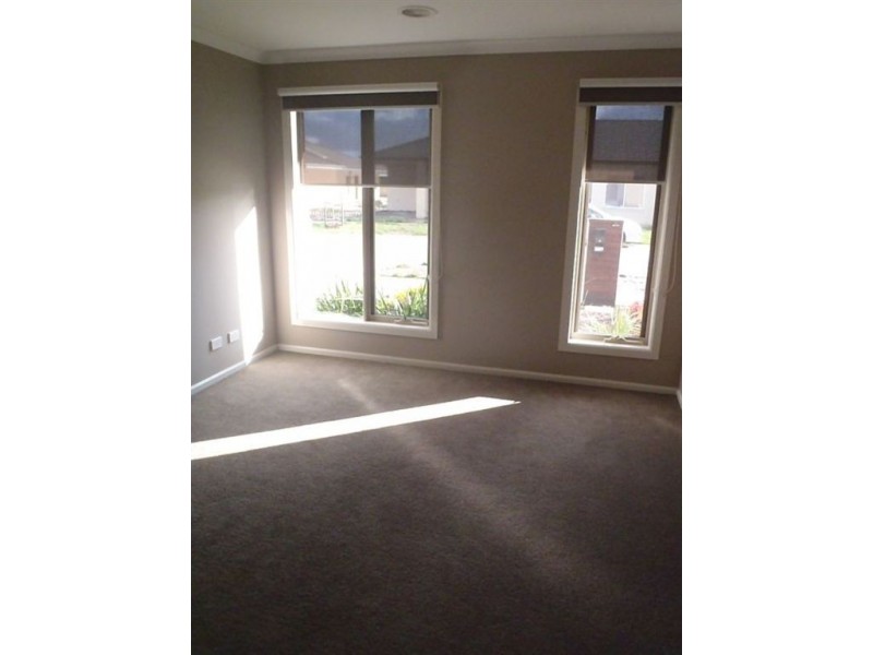 18 Fieldstone Crescent, Cranbourne North VIC 3977