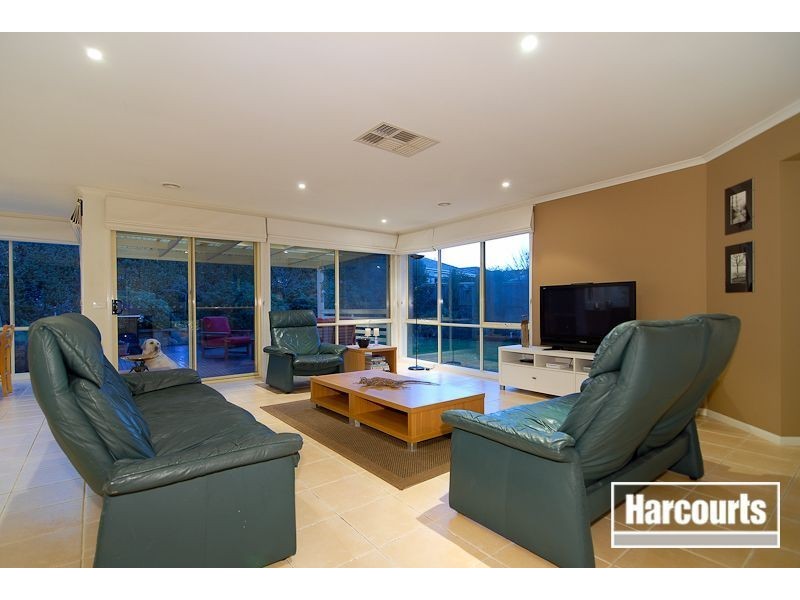 122 Robinswood Parade, Narre Warren South VIC 3805